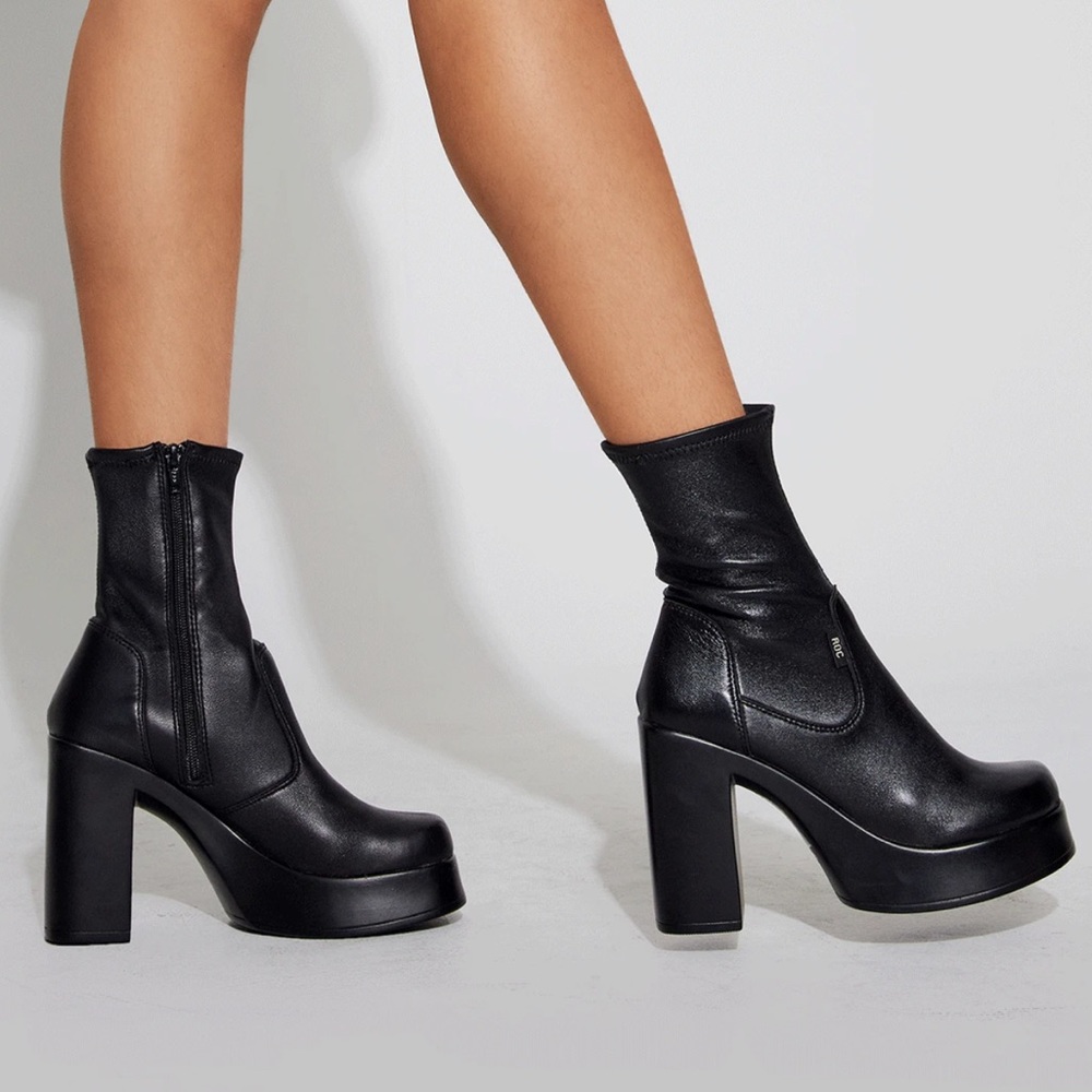 NWT ROC Boots Nikki Black sz. 38. Sold out!!